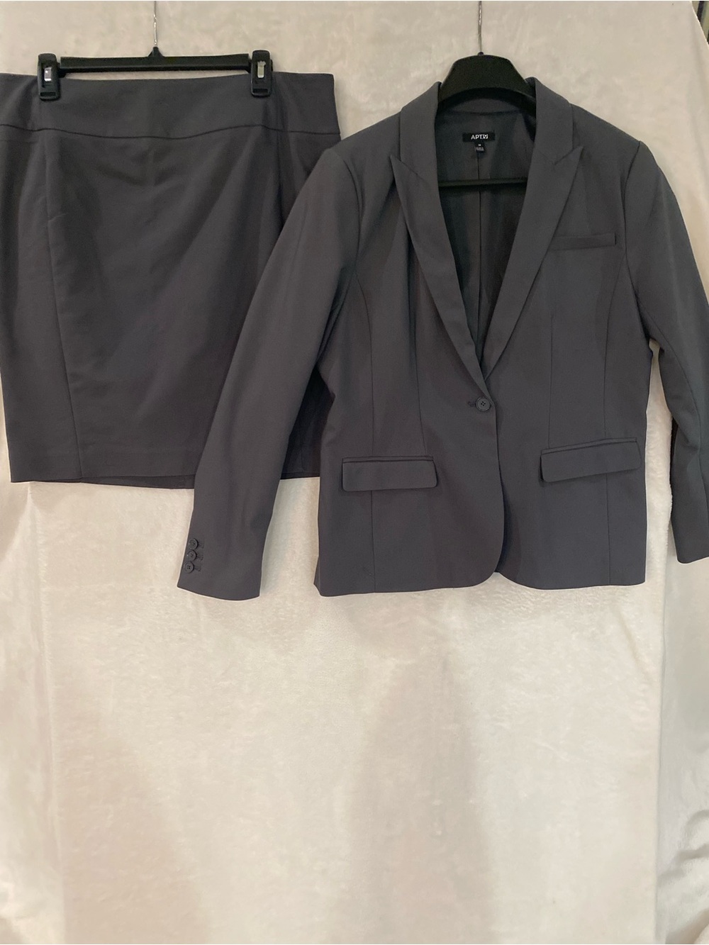 Apt. 9 Charcoal Gray Women's Two-Piece Blazer Size 16 & Skirt Suit Size 12